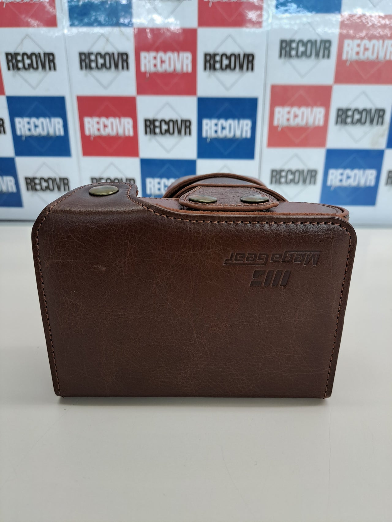 Estuche MegaGear MG1403 para Leica Q-P, Q (Typ 116)