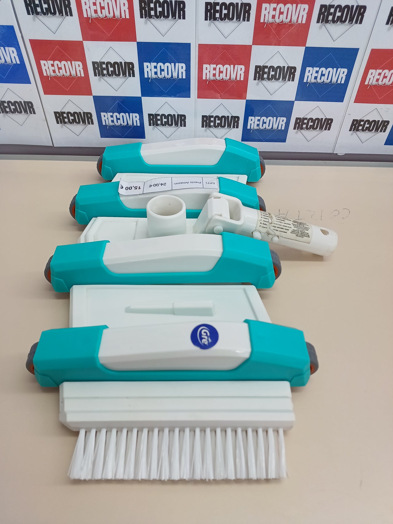 Limpiafondos Rotativo para Piscina con 8 Ruedas Gre 40018N