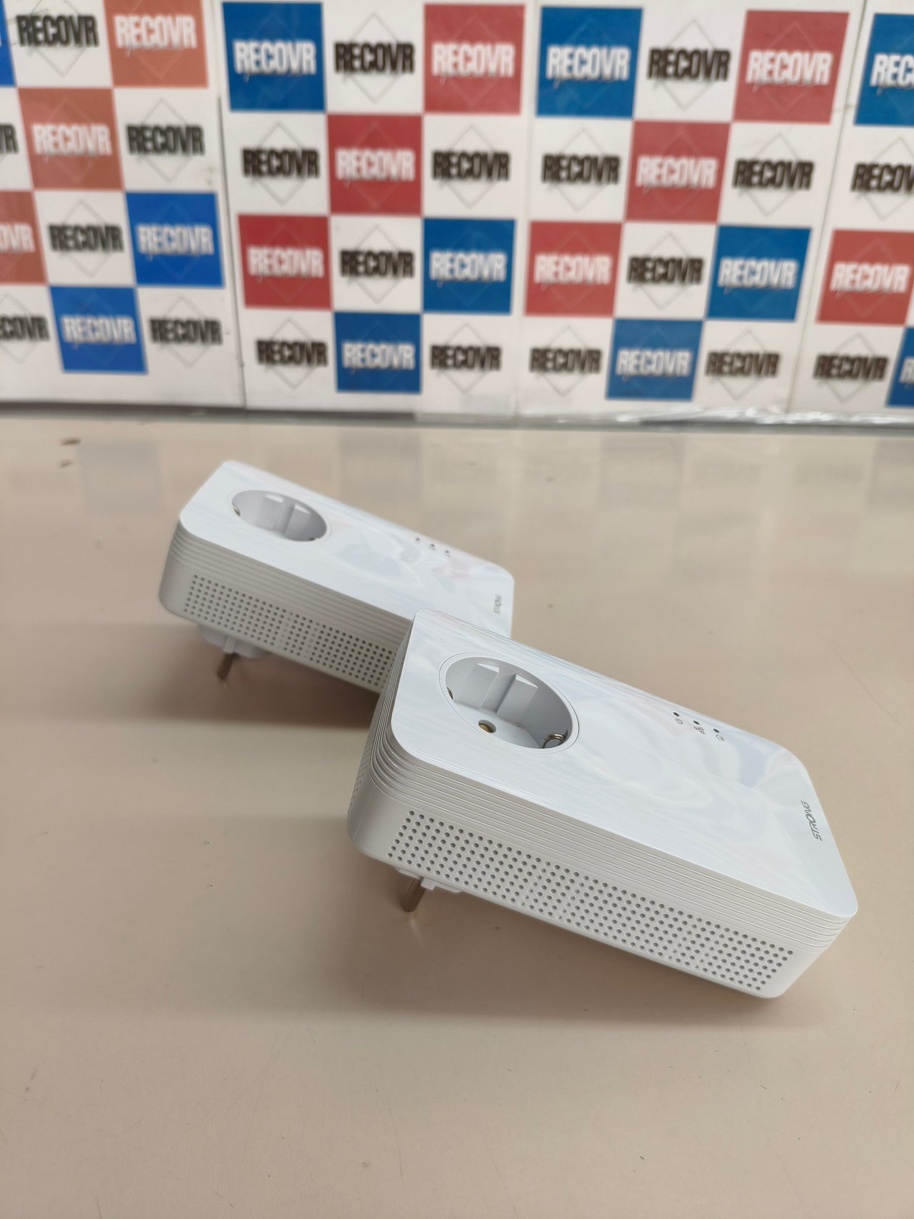 Dos adaptadores Homeplug AV2 modelo 1000 para red eléctrica