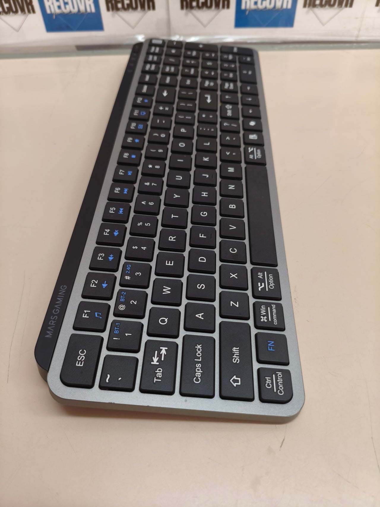 Teclado inalámbrico compacto con tecla AI
