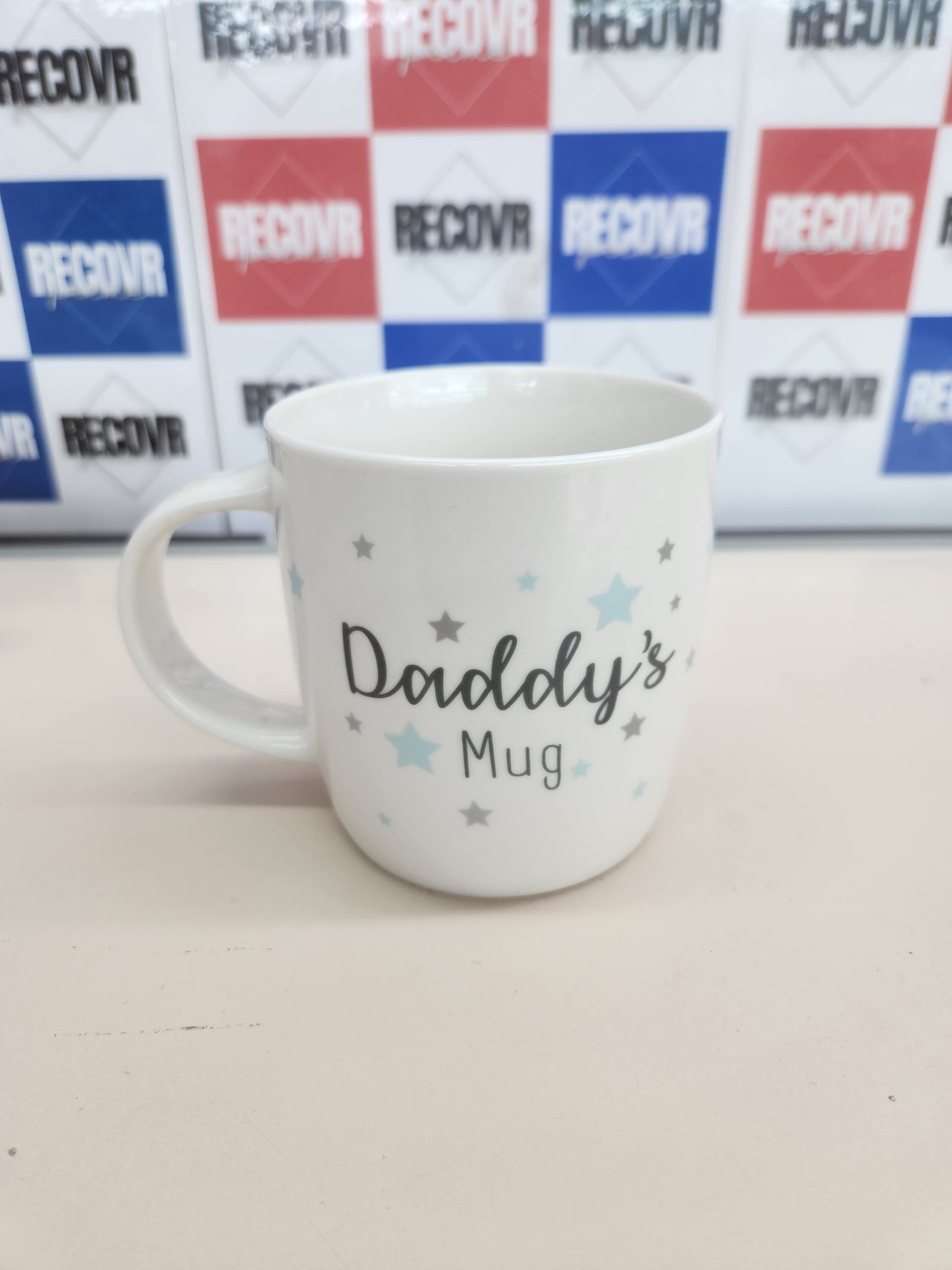 Juego de 2 tazas con texto en inglés "New Parents", regalo para mamá y papá, regalo para mamá y papá, regalo para mamá y Navidad, incluye moneda de decisión para padres (mamá y papá)