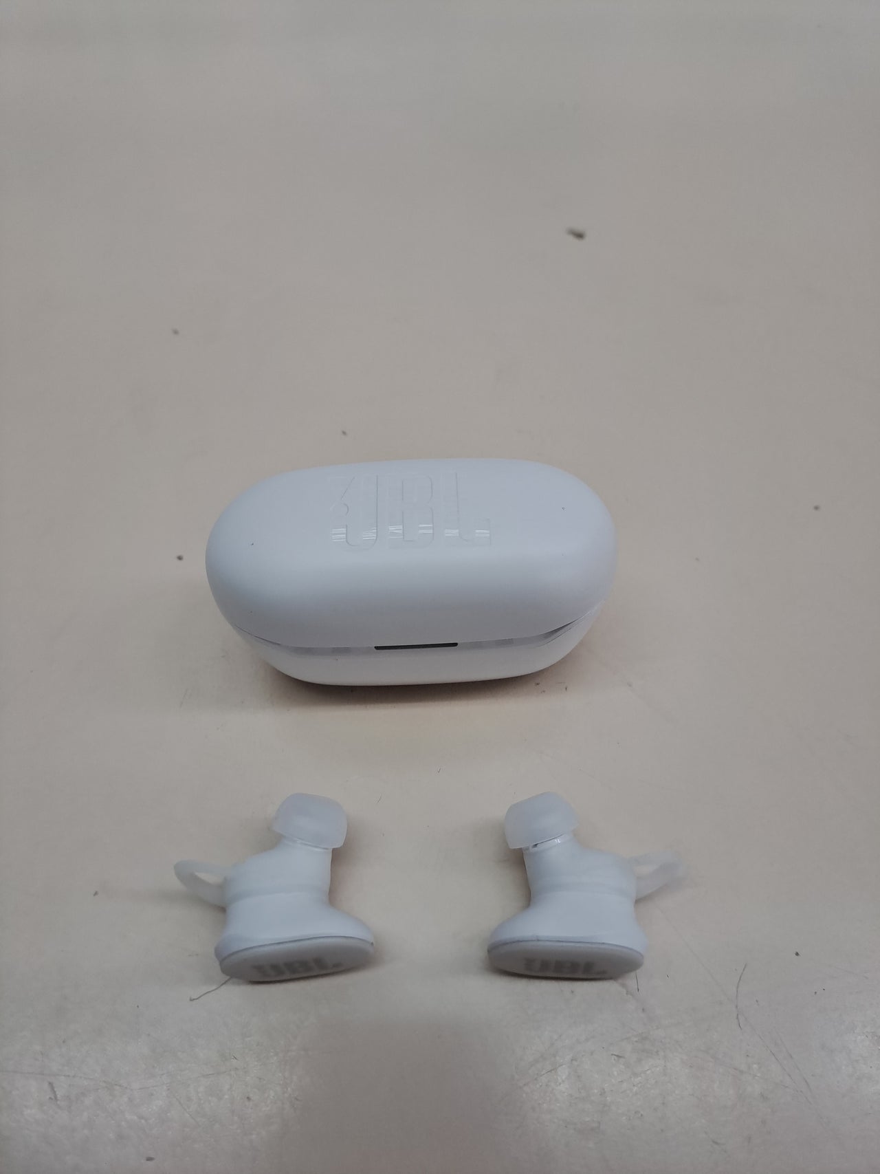 Auriculares JBL Endurance Race 2 True Wireless deportivos blancos