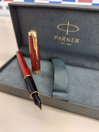 Thumbnail for Parker Sonnet bolígrafo | lacado en rojo con adorno dorado | punta media | en estuche de regalo