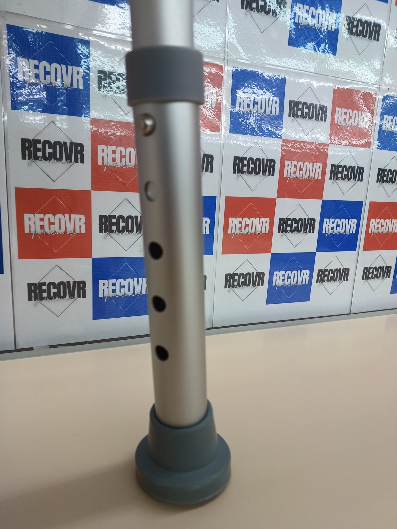 Mobiclinic, Silla Ducha Mayores, Taburete baño Adultos, Acueducto, Marca española, Ortopédica, Aluminio, PVC, Altura Regulable, Ergonómico, Reposabrazos, Conteras Antideslizantes, Banqueta