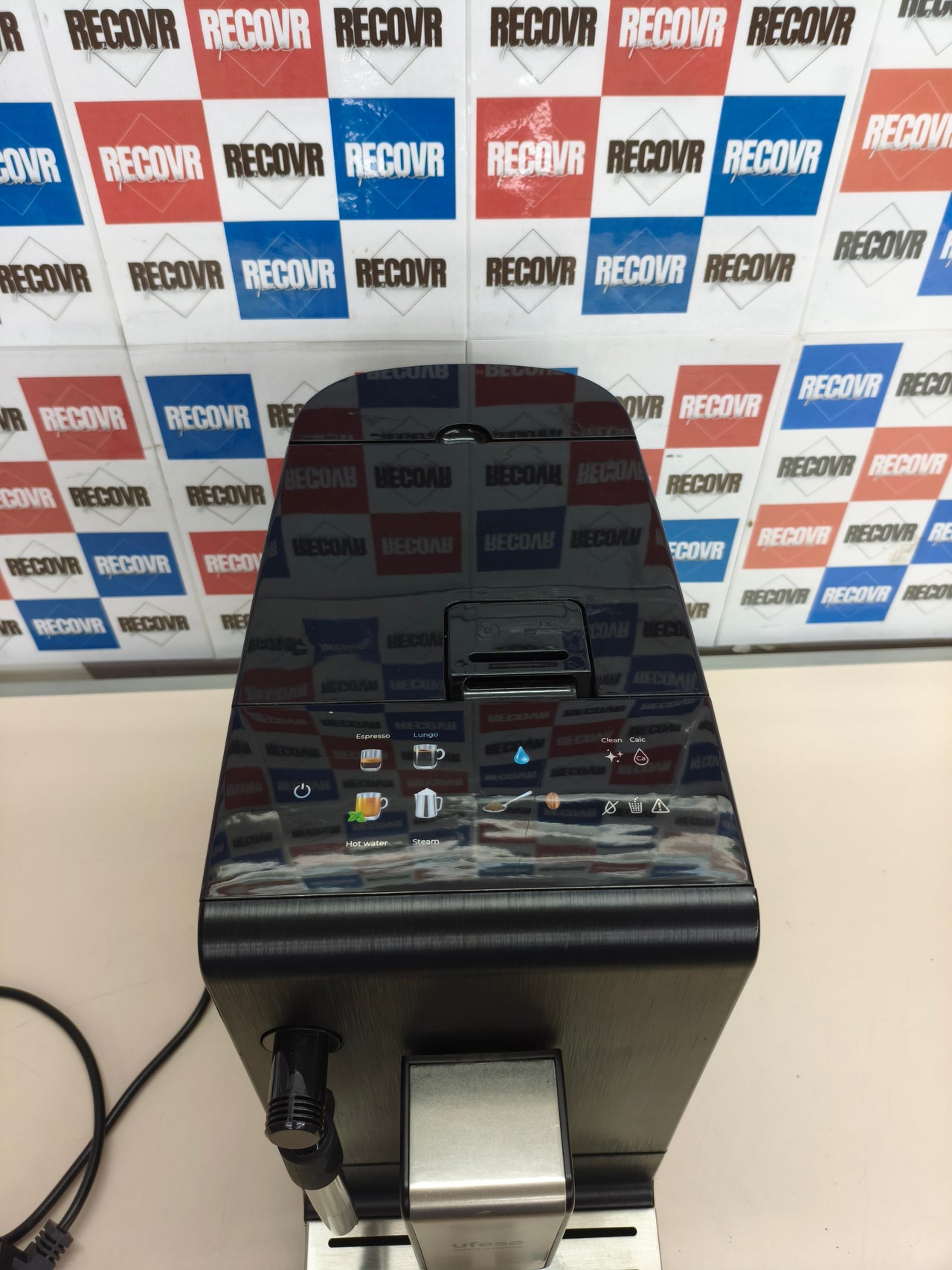 Cafetera superautomática Ufesa Sensazione 20 bares con molinillo y panel táctil
