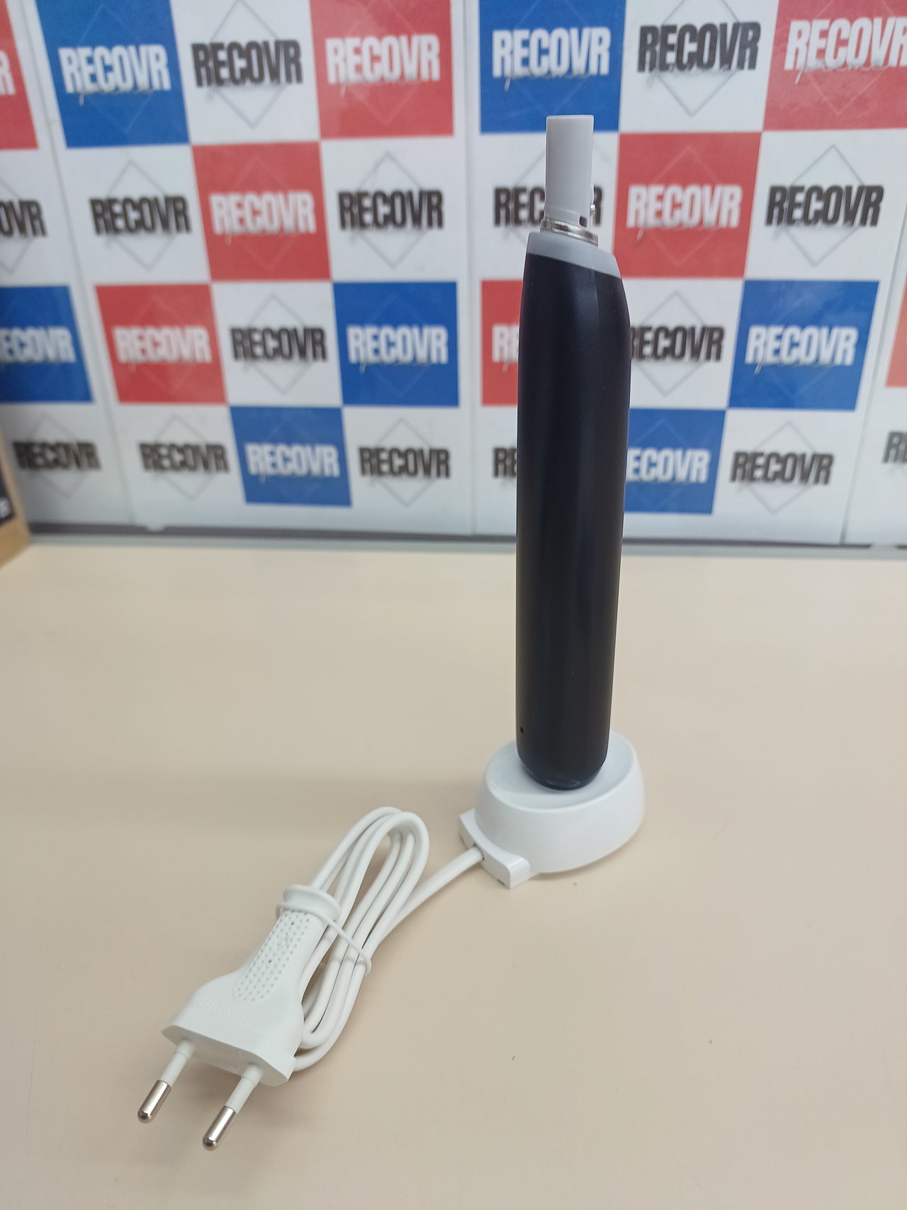 Cepillo eléctrico iO5 negro con 3 cabezales Oral-B