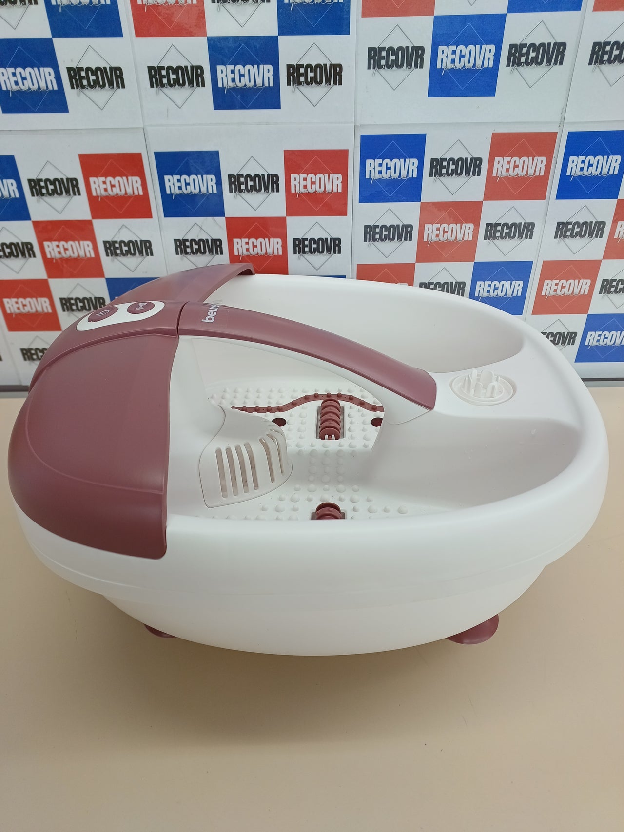 Beurer FB 35 Hidromasaje para Pies, 140 W, 3 funciones de masaje vibratorio, masaje con burbujas, calentamiento de agua, 16 imanes, aromaterapia, 41 x 38 x 17 cm, rojo y blanco