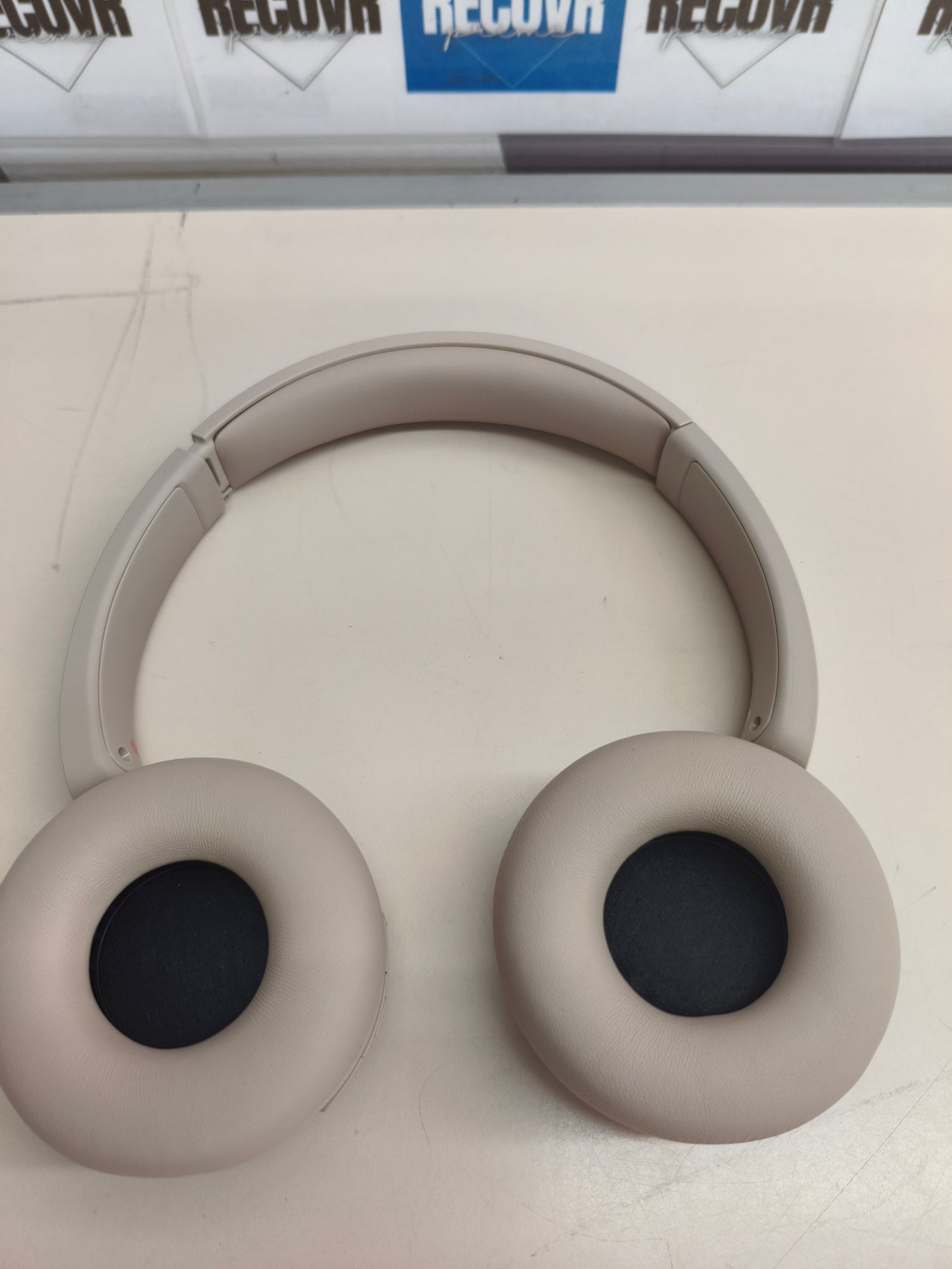 Auriculares Sony WH-CH520 Bluetooth beige con 50 horas de batería