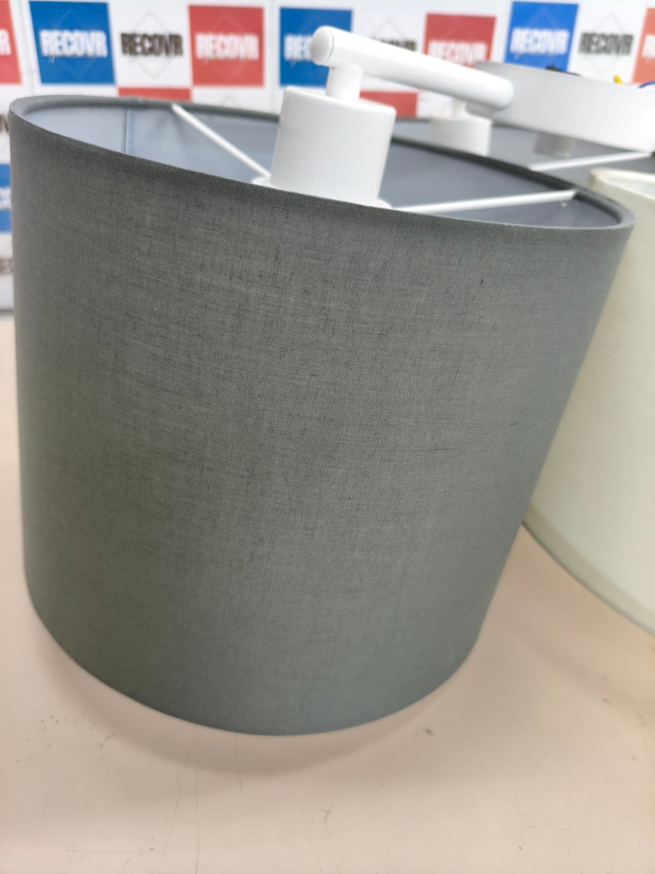 Plafón de techo textil Eglo con 3 bombillas E27.