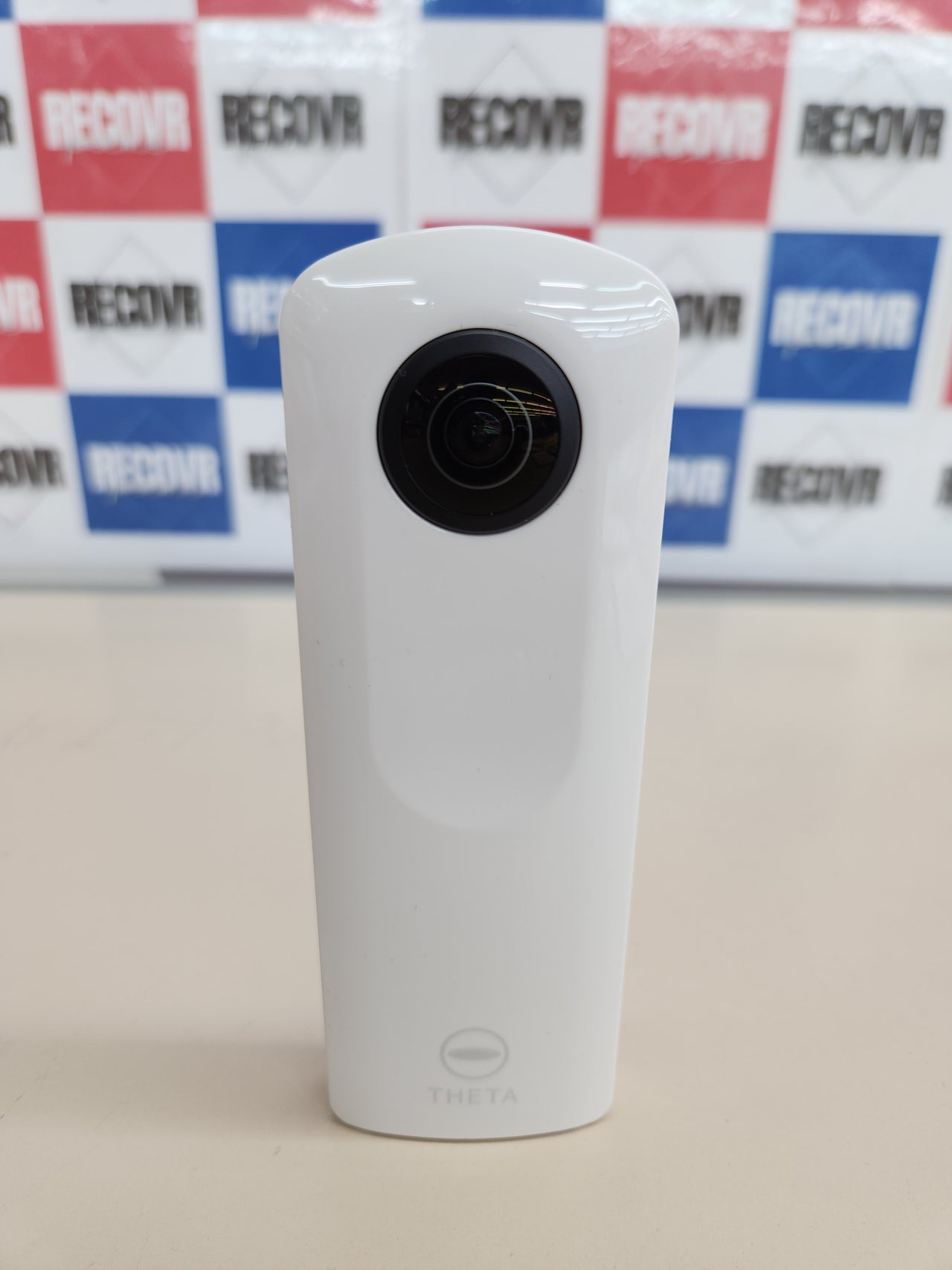 Cámara Blanca de 360°, Video 4K Ricoh Theta SC2