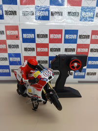 Motocicleta Ducati Desmosedici GP (Casey Stoner #4) – Moto radiocontrol a escala 1:9NewRay 88815