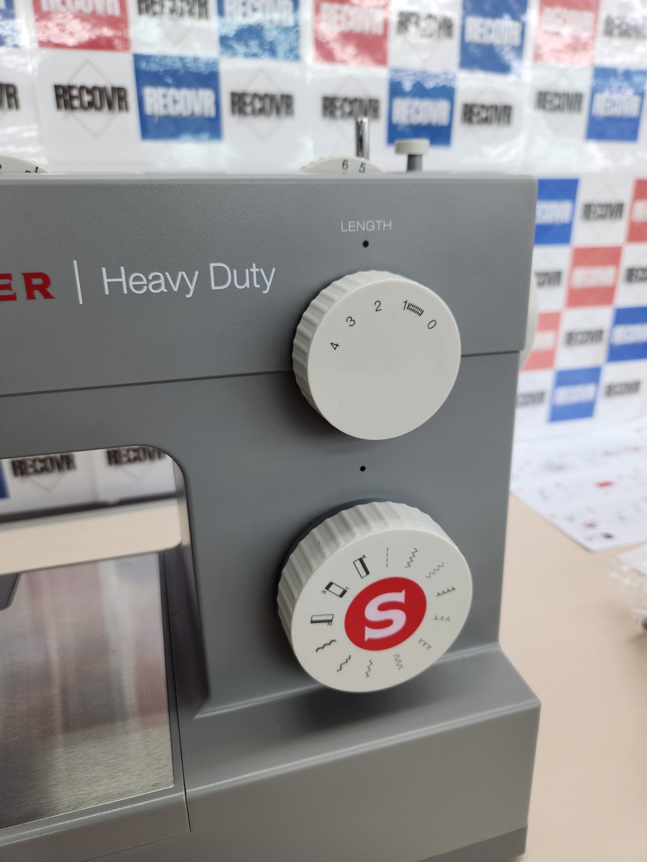 Maquina de Coser Mecánica Singer Heavy Duty 4411