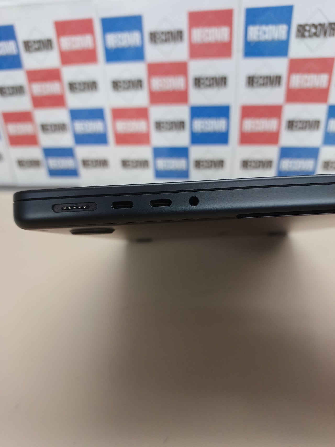 MacBook Pro 14” M3 Pro 18GB 512GB negro espacial Apple
