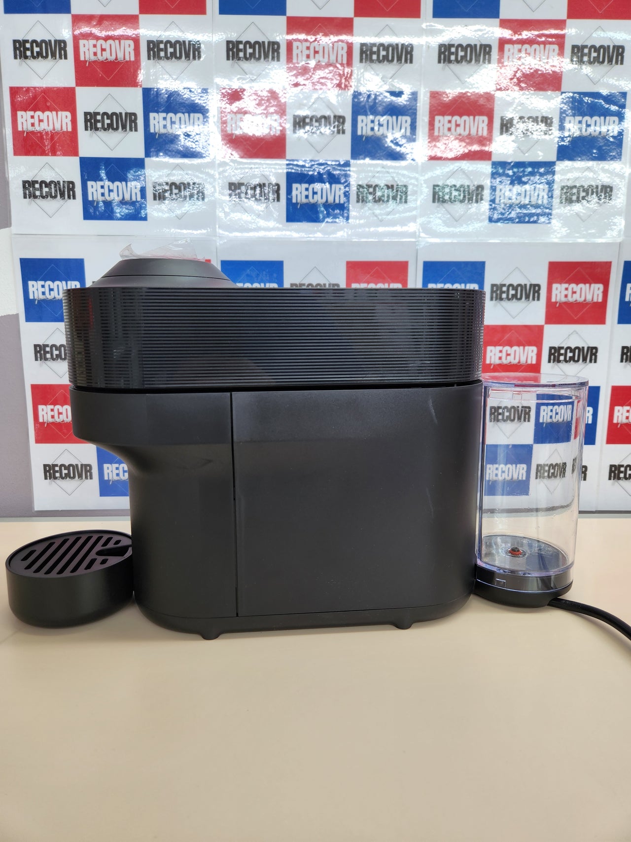 Cafetera 1260 W, 1.1 L color negro, cápsula Nespresso Vertuo De'Longhi,