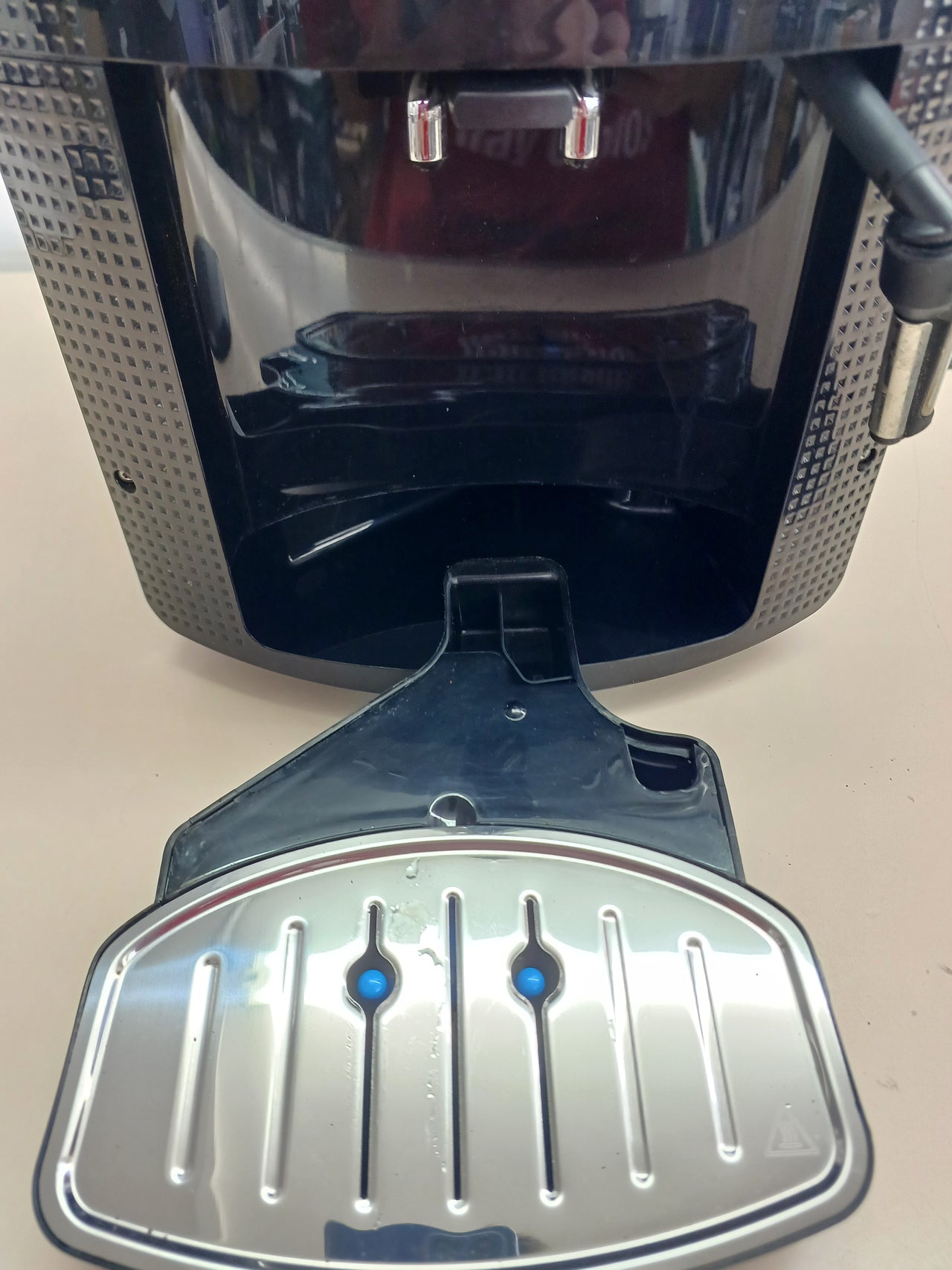 Cafetera superautomática 15 bares molinillo metálico 1,7 L – Krups