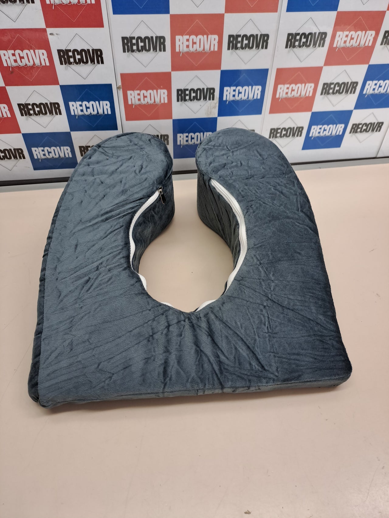 Almohada recuperación post cirugía ocular boca abajo con orificio