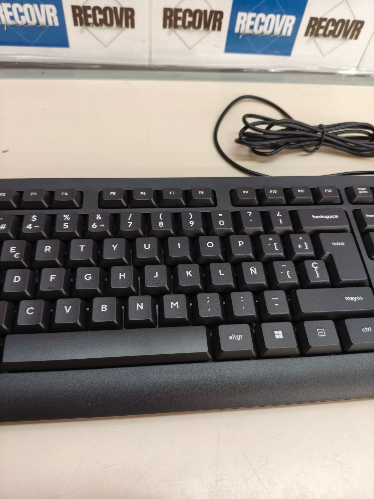 Teclado con cable Trust Taro, QWERTY español, negro