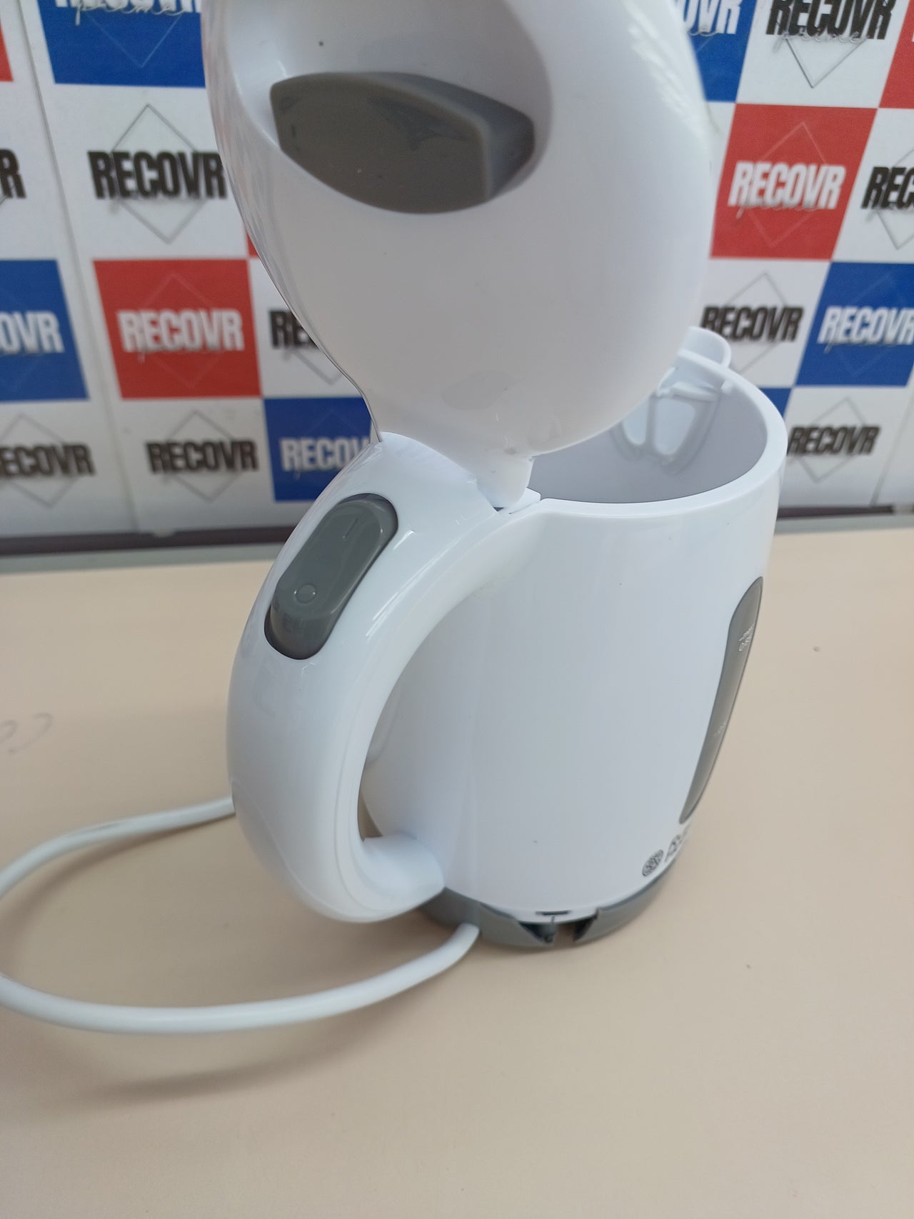 Hervidor Agua Eléctrico Travel  0,85 litros, 1000 W, Hervidor Viaje, 2 Tazas y Cucharas, Filtro Extraíble, Indicador Nivel Agua, Plástico, Russell Hobbs.