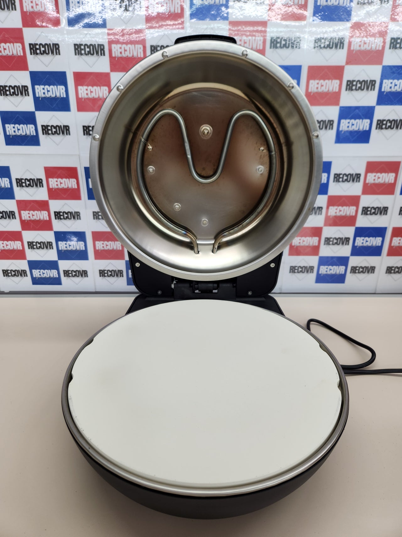 Horno para pizza 1200W. 5,2 kg Pummarola de acero inoxidable. La perfección de la pizza al alcance de la mano. Termostato regulable hasta 420°C. Potencia