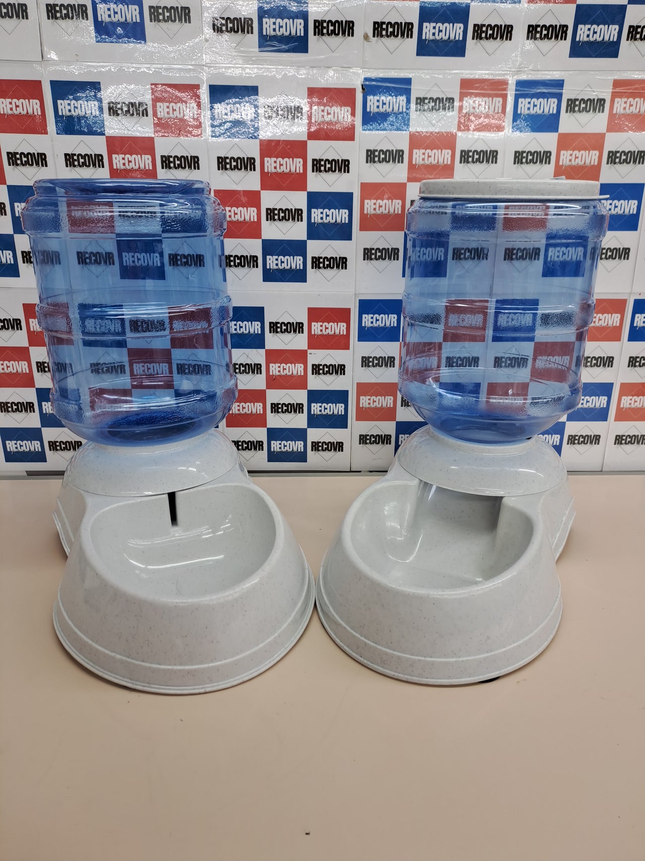 Dispensador agua mascotas 2,5 galones – Amazon Basics