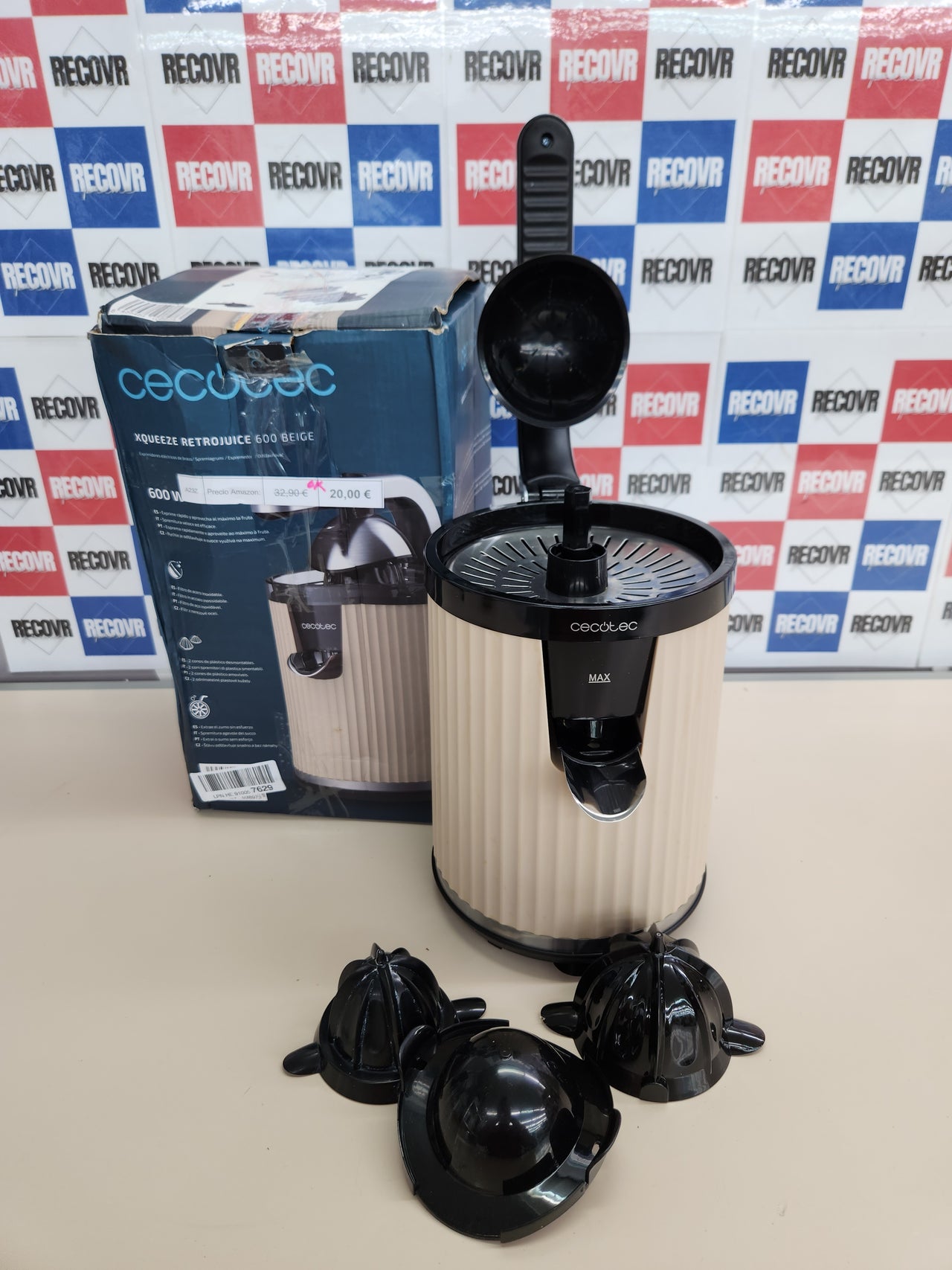 Exprimidor 600W Eléctrico de Brazo para Naranjas y Cítricos Xqueeze RetroJuice 600 Beige. Estilo Retro, Filtro de Acero Inoxidable, Cono de Plástico, Palanca para Extraer Pulpa, Antigoteo Cecotec