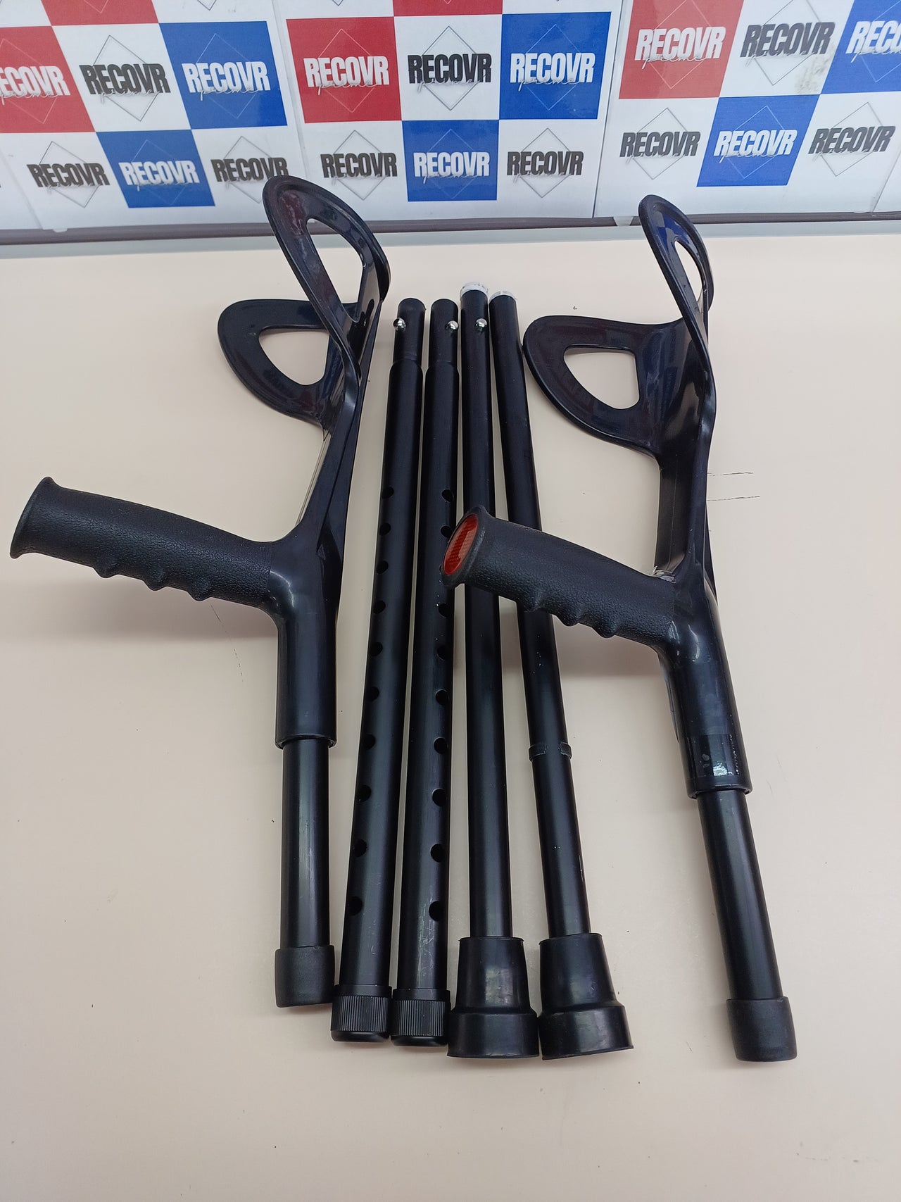 VEVOR Muletas de Antebrazo para Adultos Plegables con Altura Ajustable de 10 Niveles, con Puño Abierto para Cirugía de Lesiones en las Piernas para Discapacitados, 1 Par, 175 x 125 x (962-1192) mm