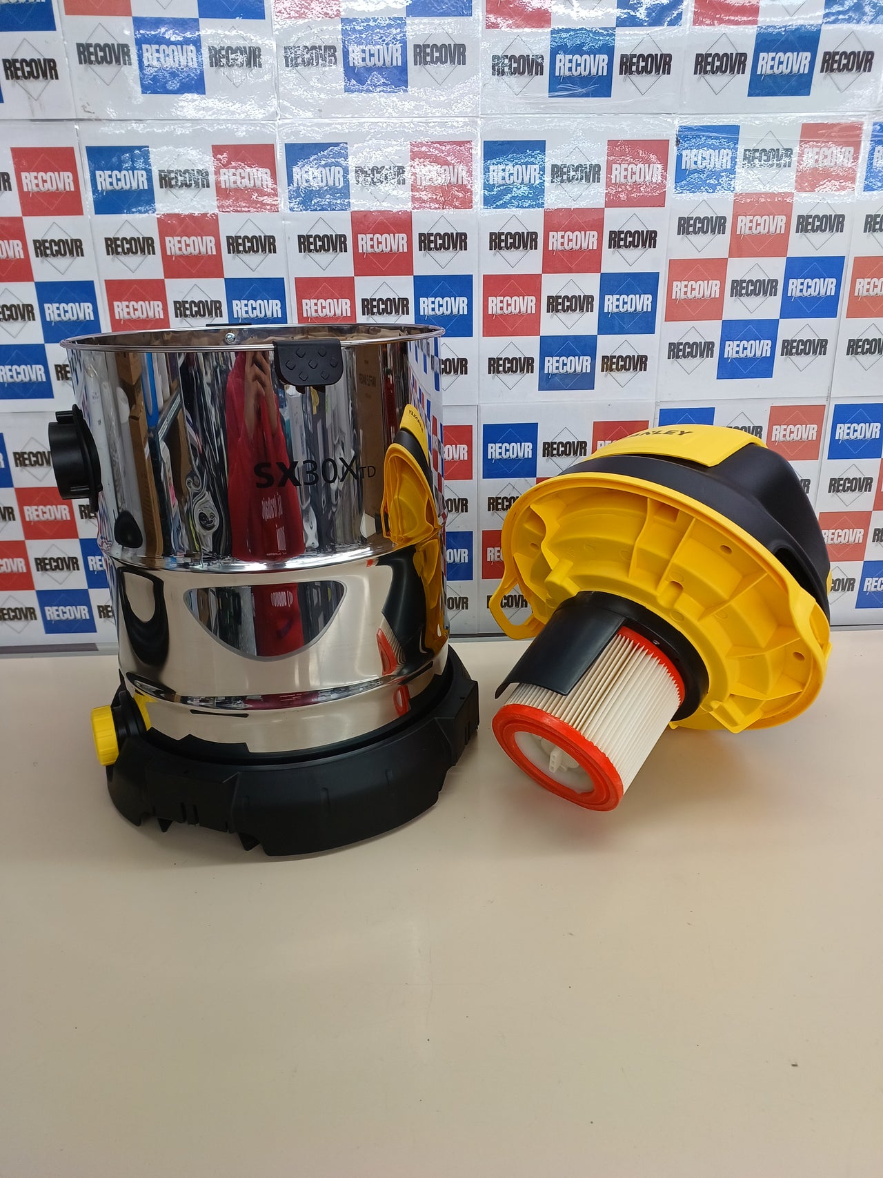 Aspirador Stanley SXVC30XTDE 1600W 30L