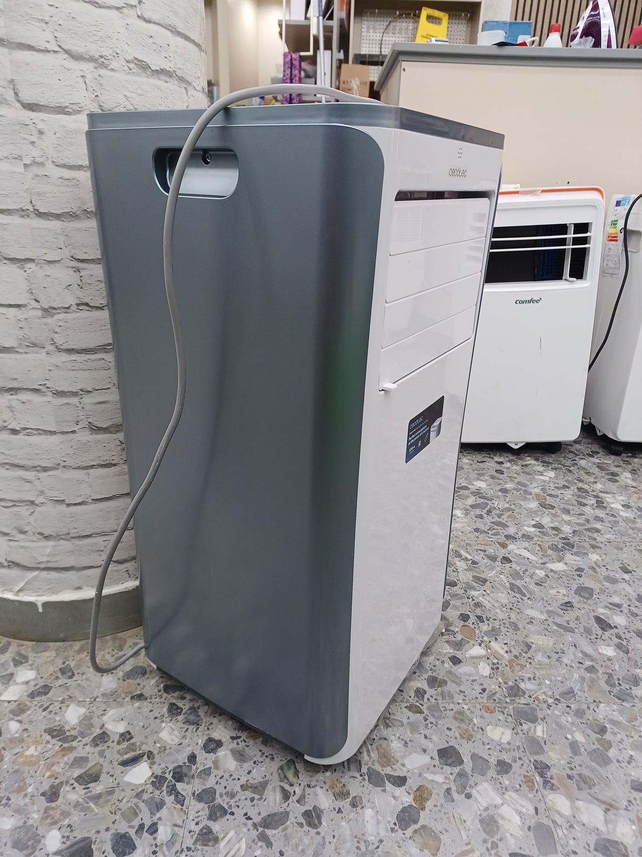 Cecotec Aire Acondicionado Portátil con Mando a Distancia y Control Táctil ForceClima 7400 Soundless Touch. 7000 BTU, Pantalla LED, 4 Modos, 2 Velocidades, Cobertura 20m2