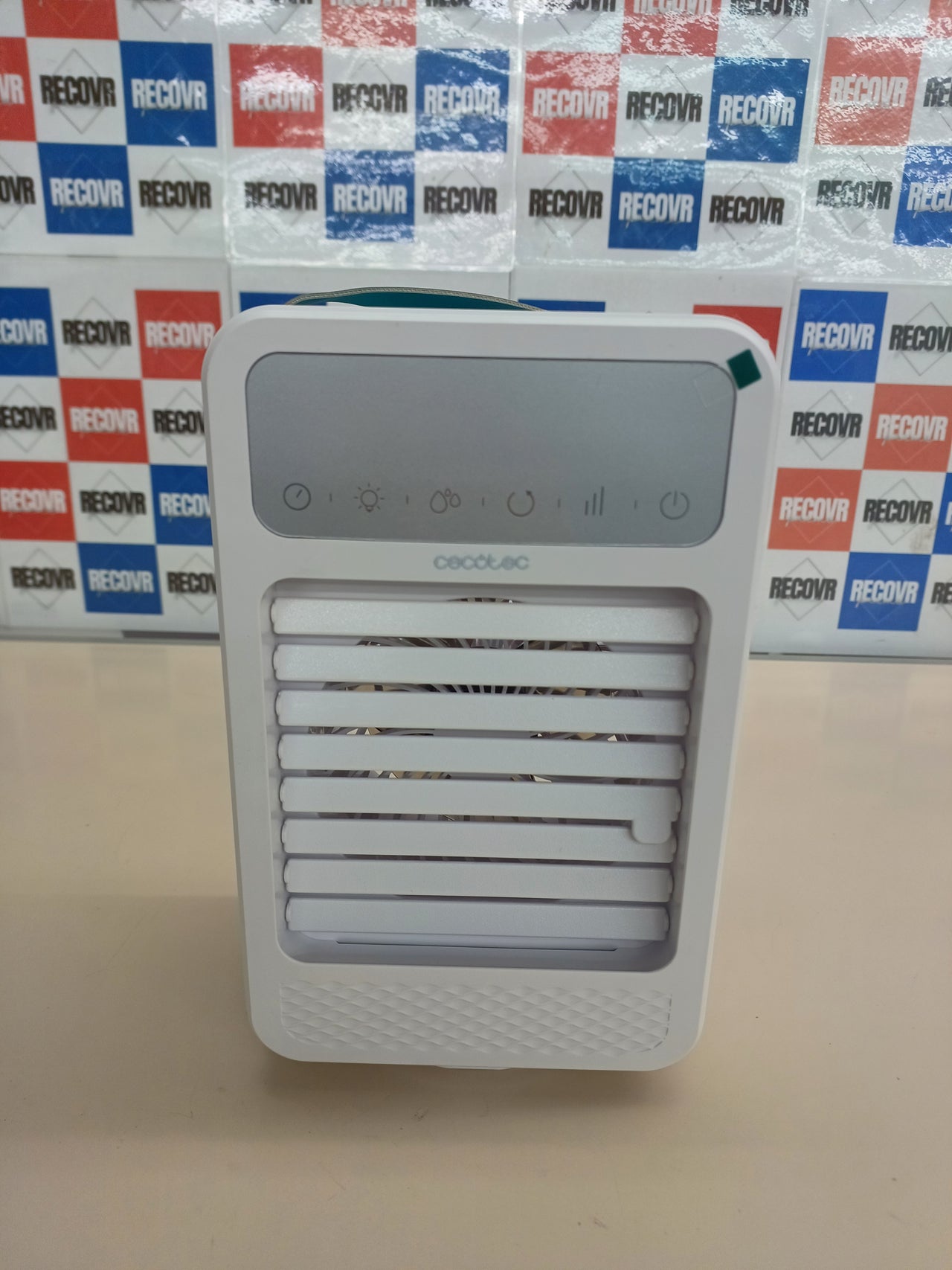 Climatizador sobremesa 500 ml, 4 vel., LED 7 colores CECOTEC