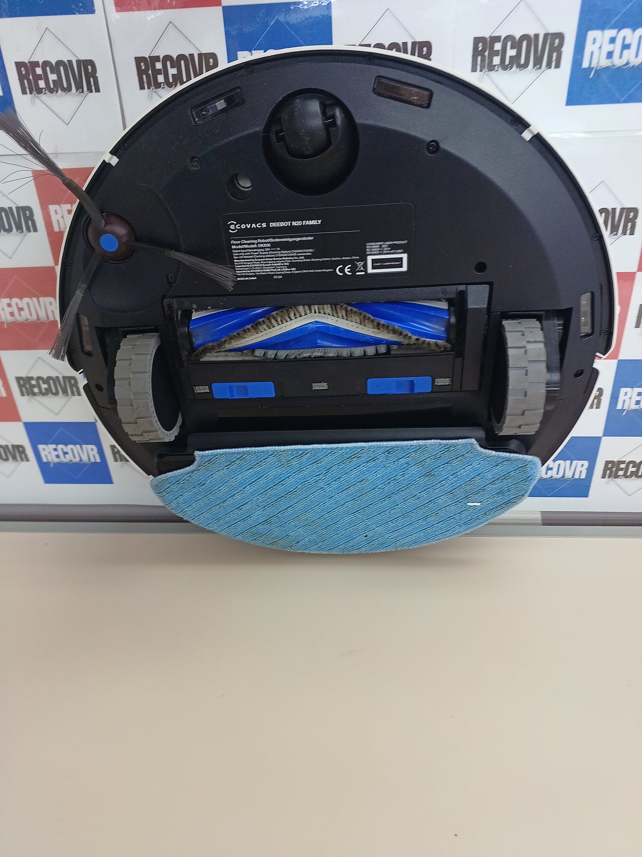 Robot aspirador y fregona con base autovaciado Ecovacs