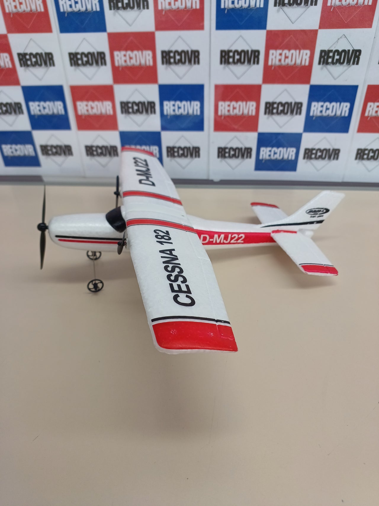 Avión Teledirigido 2,4GHz con Giroscopio – Modelo RC para Principiantes, Vuelo Estable y Automático JAMARA Cessna 182