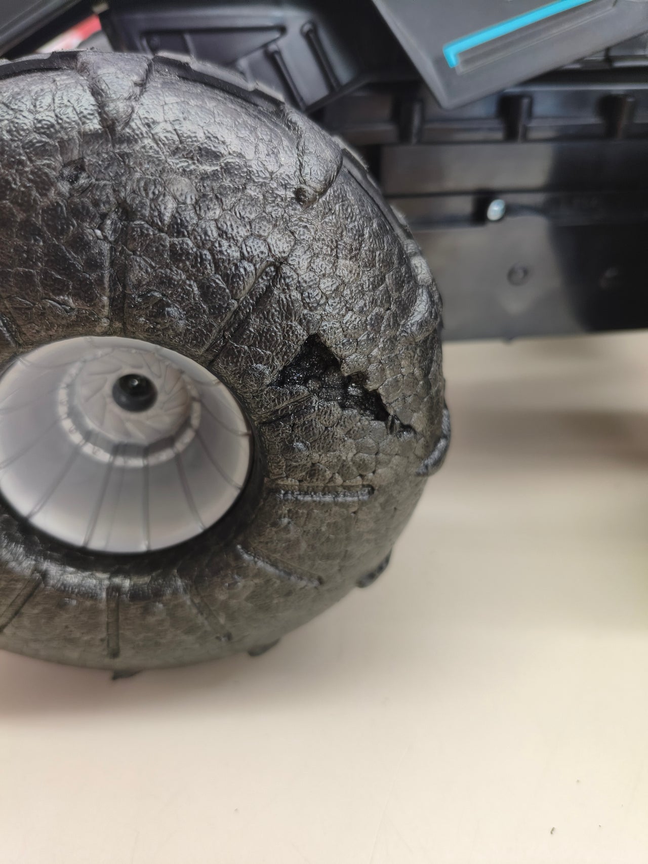 Batmóvil teledirigido RC 4x4 resistente al agua