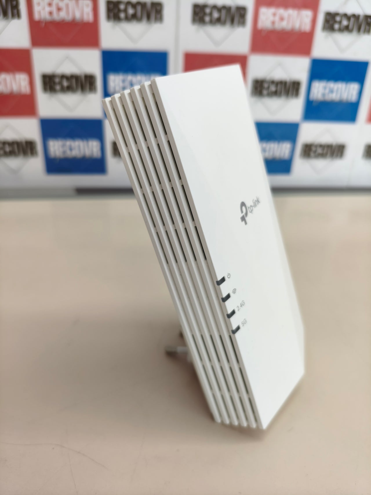 Repetidor WiFi 6 TP-Link RE500X AX1500 con puerto Gigabit negro