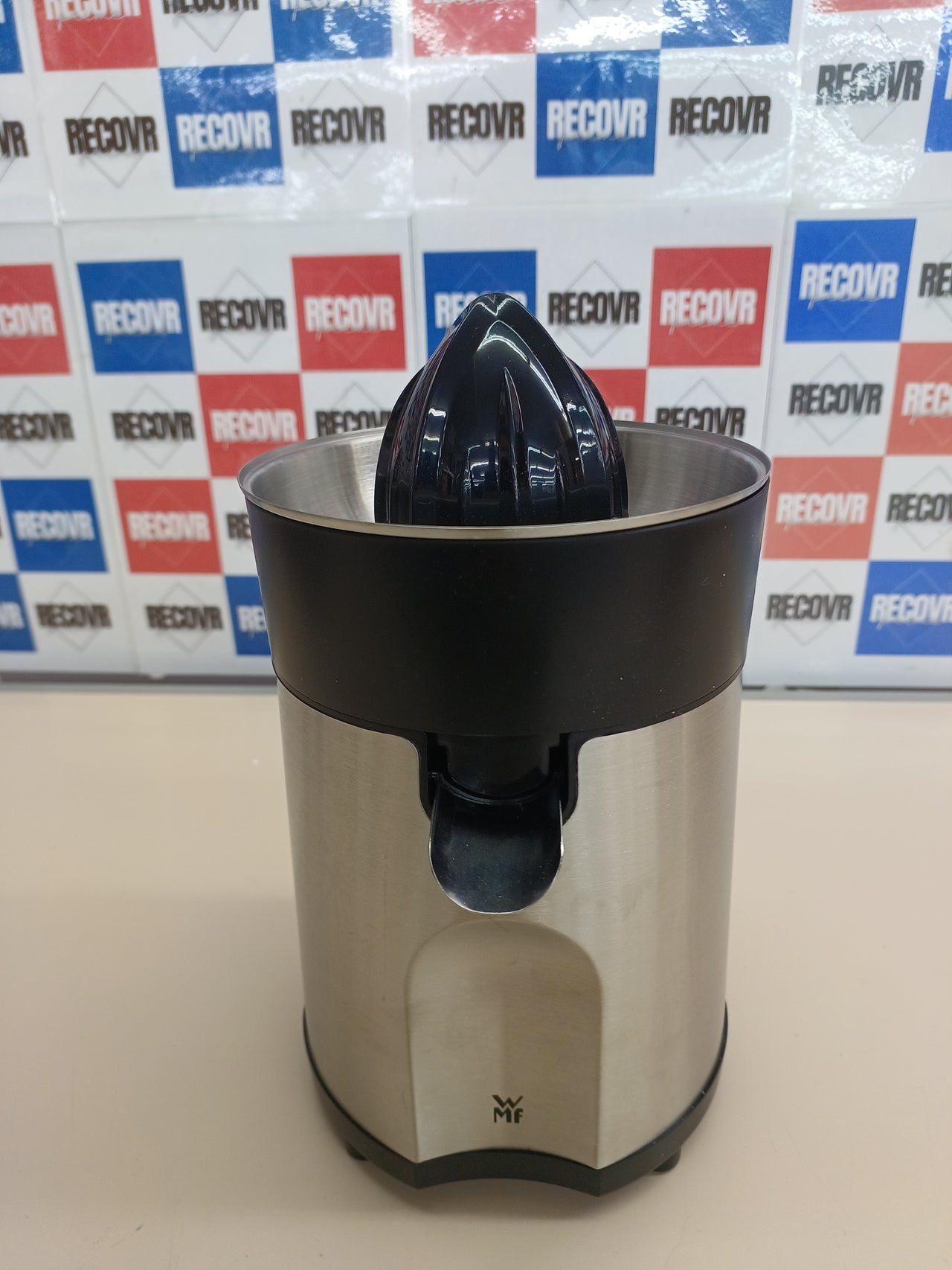 Exprimidor 85W con 2 conos y colador extraíble WMF