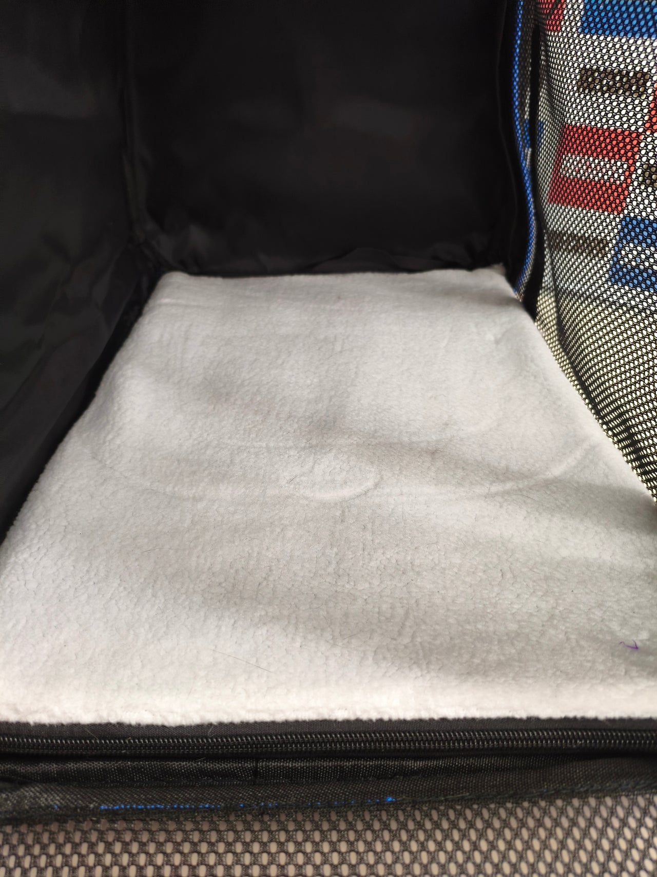 Bolsa transportín transpirable para perros y gatos.
