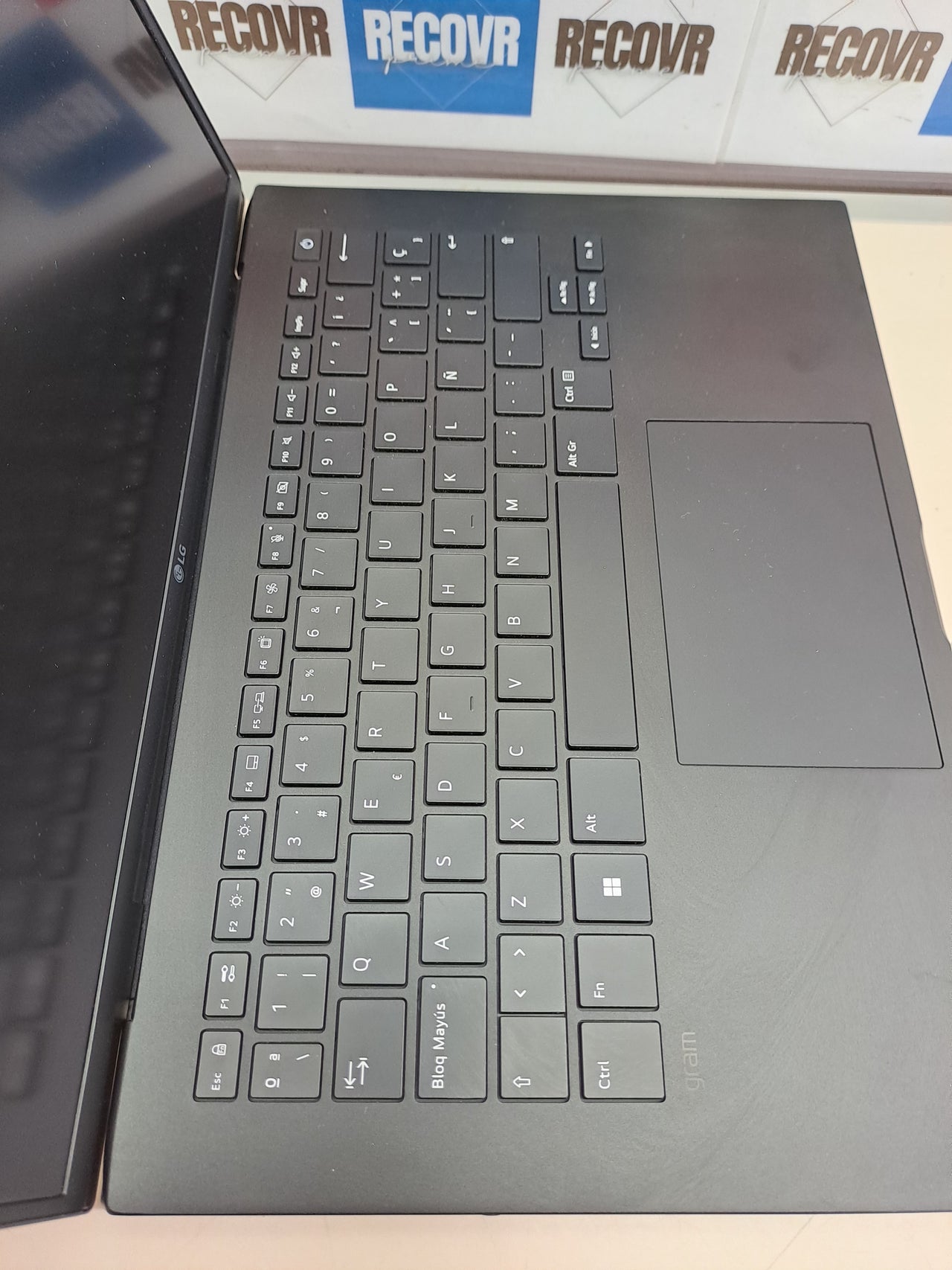 Portátil LG gram 14” Ultra 7 16GB 512GB SSD