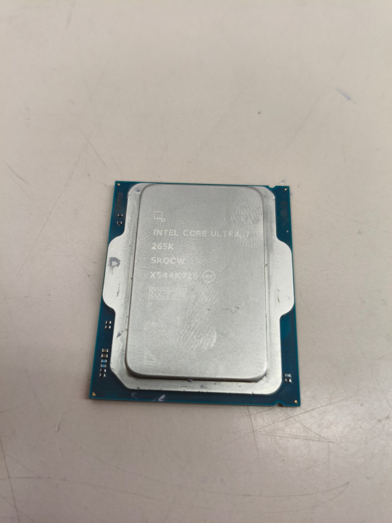 Procesador Intel Core Ultra 7 265K 20 núcleos