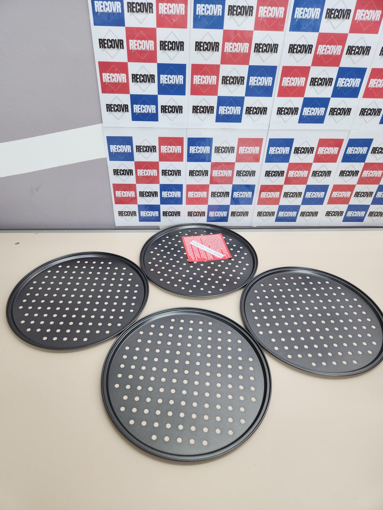 Set 4 Bandejas Pizza, Redondas, Moldes Horno Perforados, Antiadherentes, ∅32 cm, Acero, Masa Casera, Antracita Relaxdays Knusper