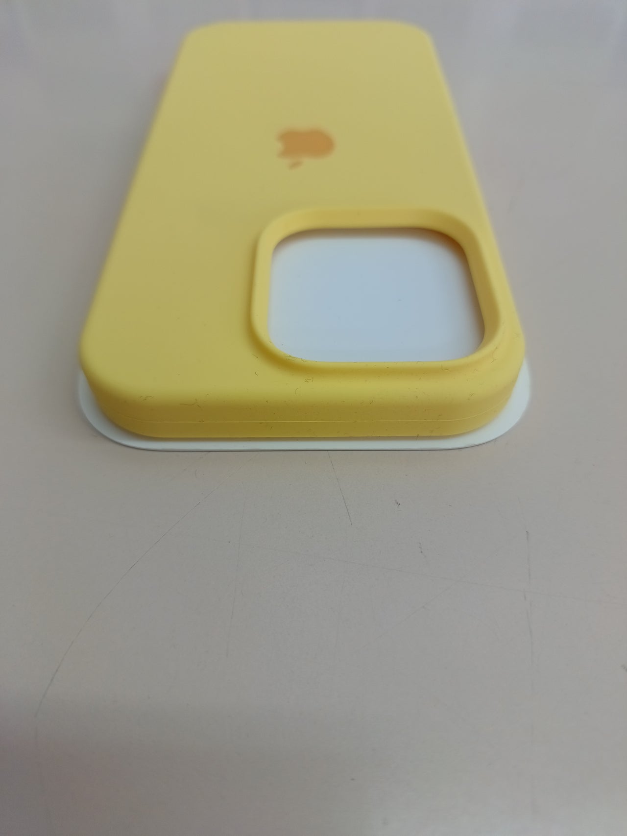 Funda Silicona Apple MagSafe iPhone 16 Pro Amarillo