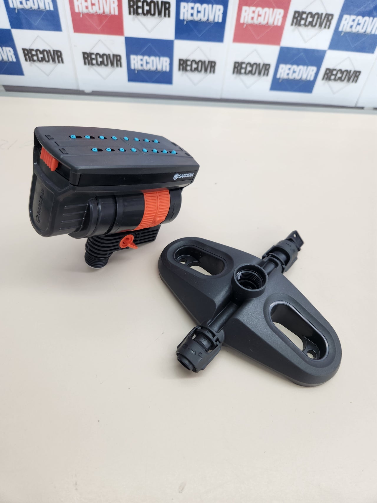 Sistema Micro-Drip aspersor Cuadrado OS 90: Aspersor para el Sistema de riego automático, Ajustable a Superficies cuadradas de hasta 90 m², técnica de conexión Quick & Easy (13325-20)Gardena