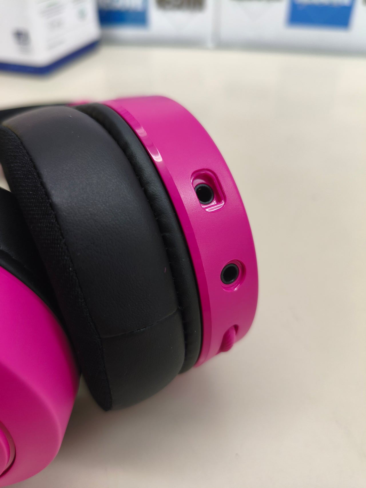 Auriculares gaming Trust GXT 498P Forta para PS5 oficiales rosa
