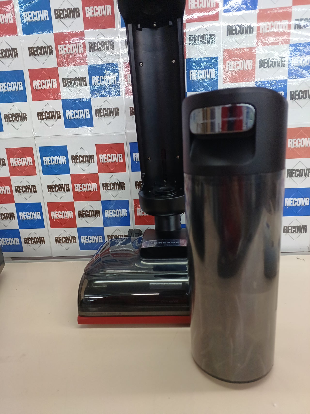 Aspirador seco y húmedo 21 000 Pa con brazo robótico – Dreame