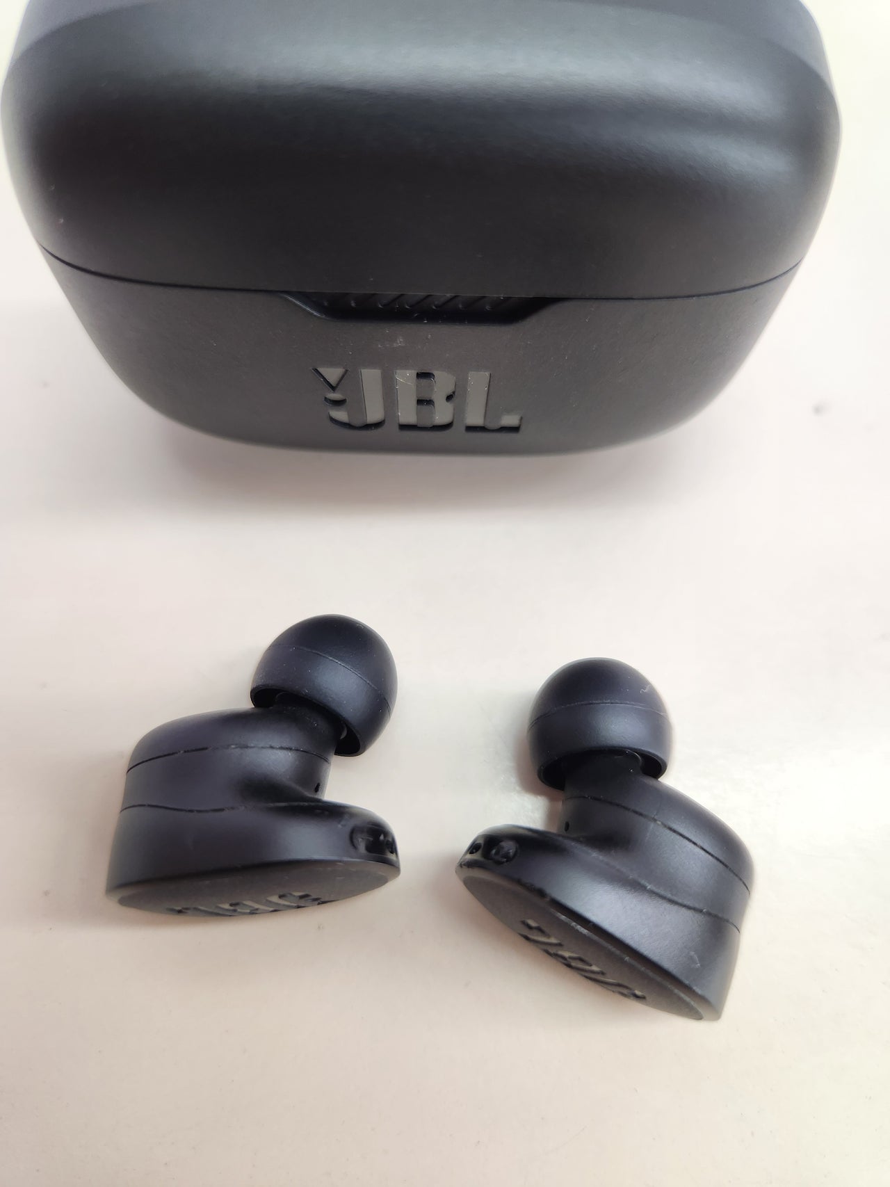 Auriculares inalámbricos JBL Tune 130 NC TWS