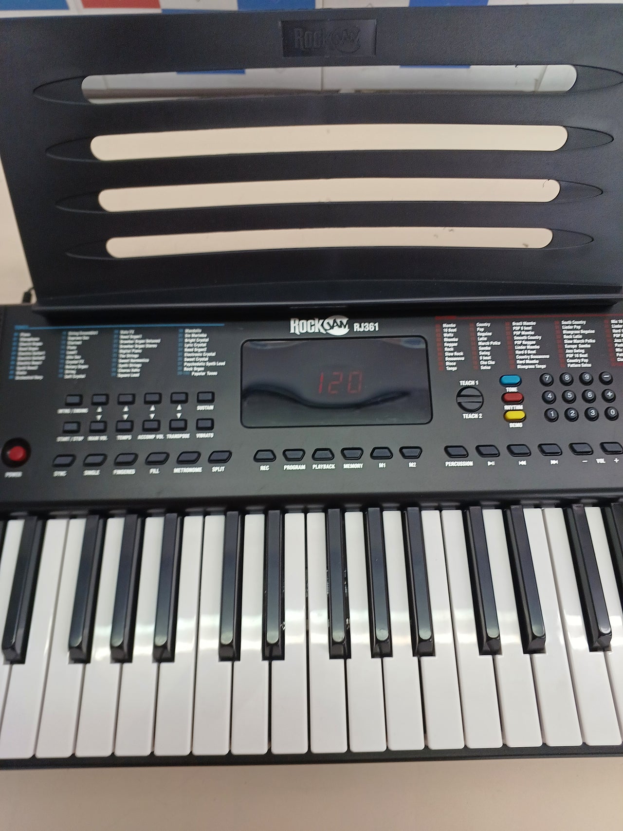 Teclado 61 teclas con soporte y lecciones RockJam