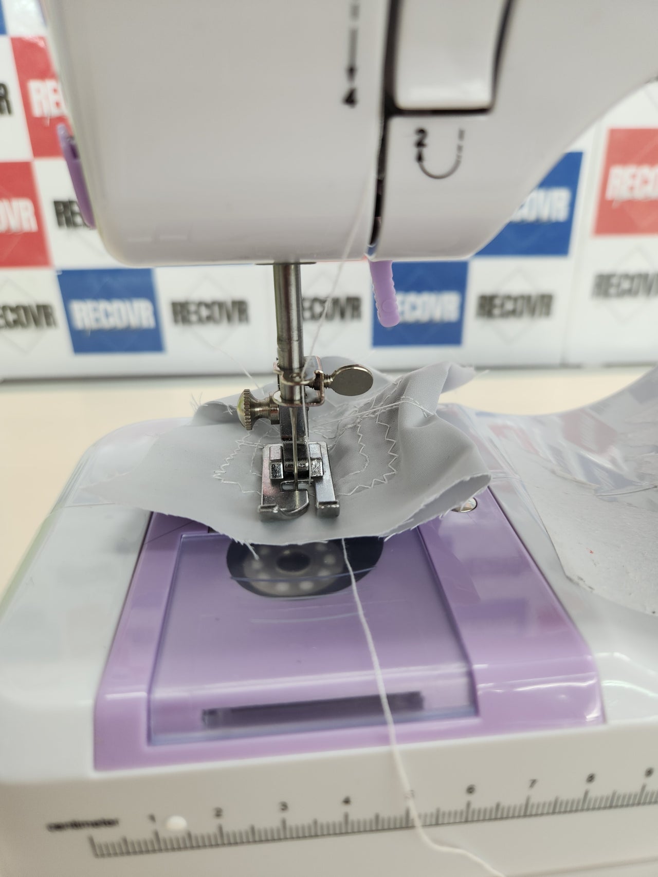 Máquina de coser 12 agujas  multifuncional, eléctrica, portátil Doble hilo Costura inversa Dos velocidades