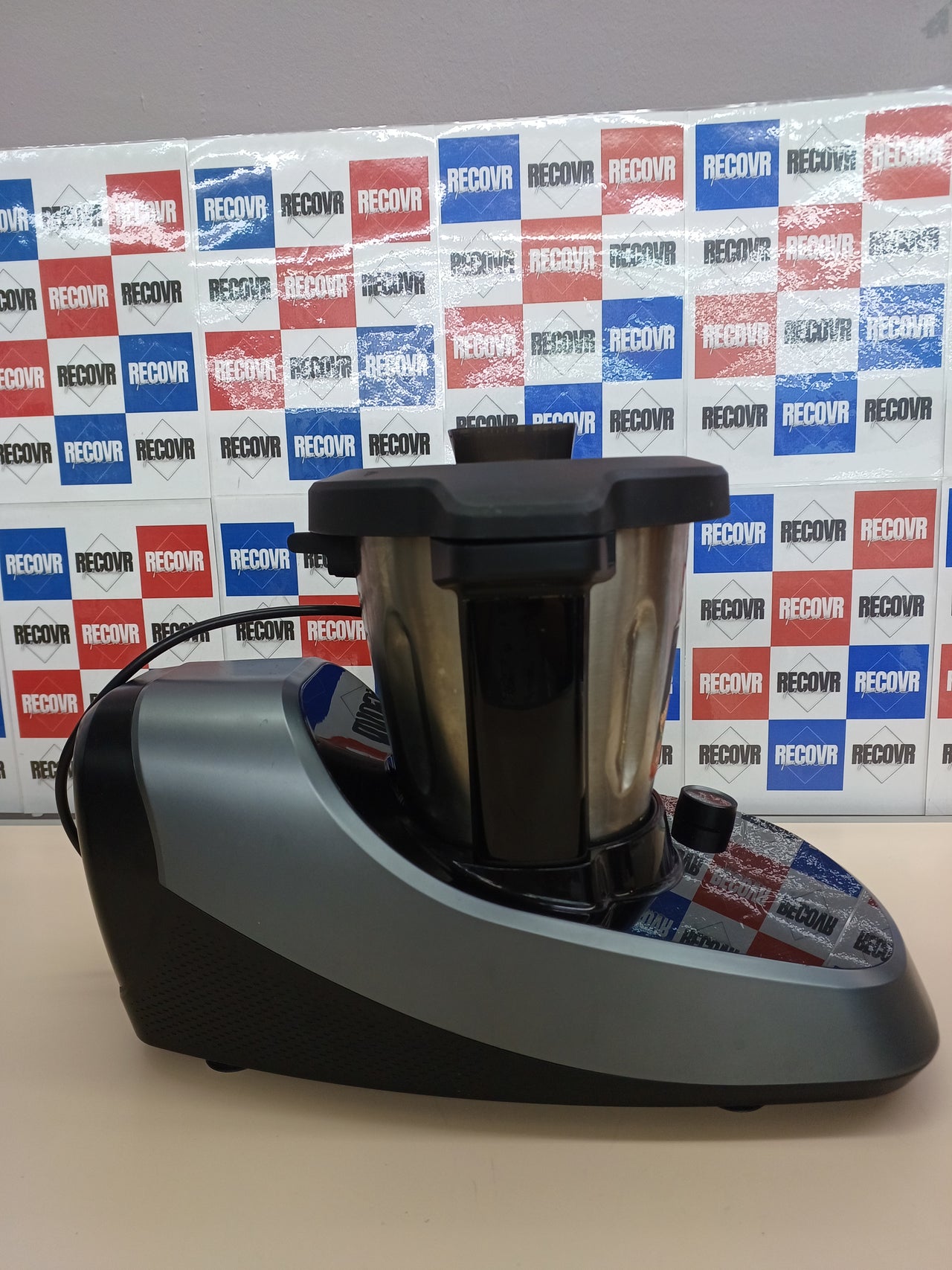 Cecotec Robot de Cocina Multifunción Mambo Touch con Jarra Habana. 1600 W, 37 Funciones, Pantalla Táctil TFT 5" con Recetario Integrado, 3,3 Litros, APP, Báscula y Jarra de Acero Inox + Habana