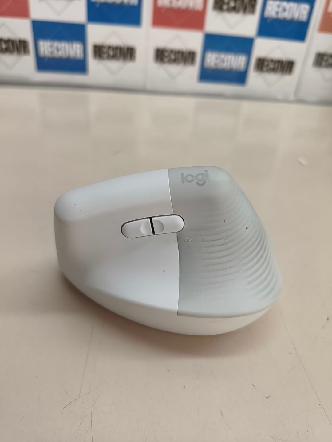 Ratón vertical ergonómico Logitech Lift, blanco