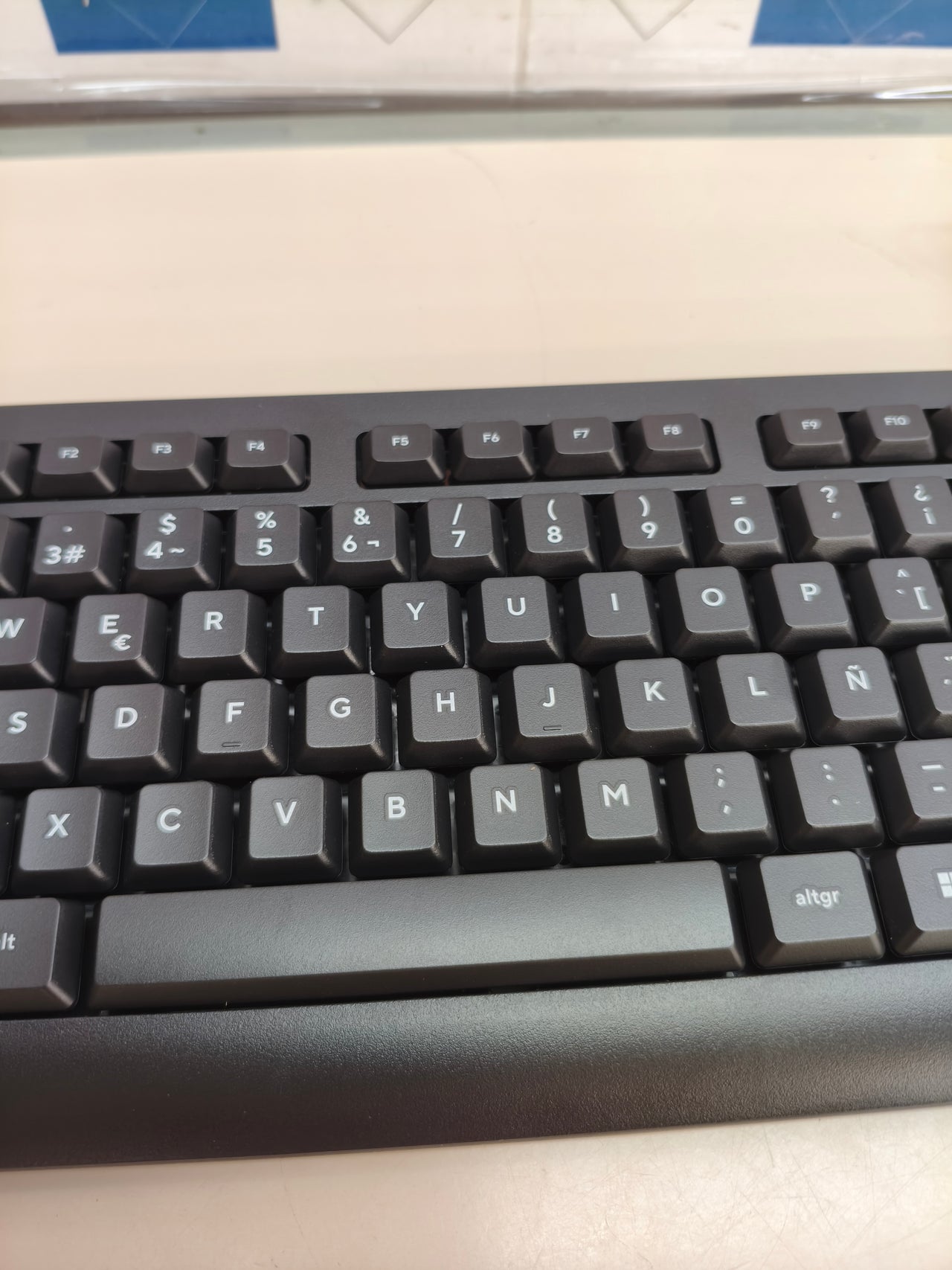 Teclado con cable Trust Taro, QWERTY español, negro