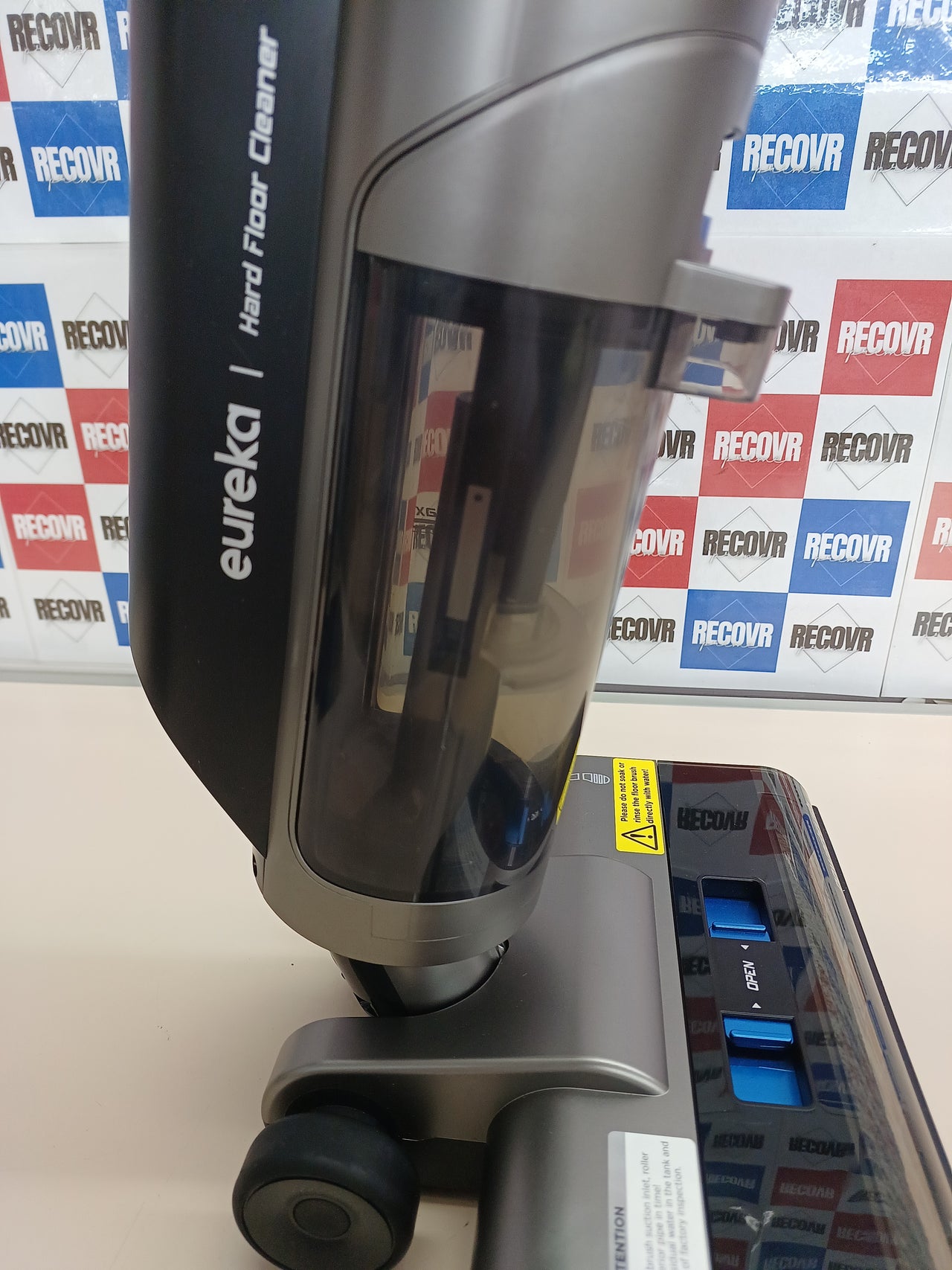 Aspirador en Seco/Húmedo Eureka RapidWash NEW430