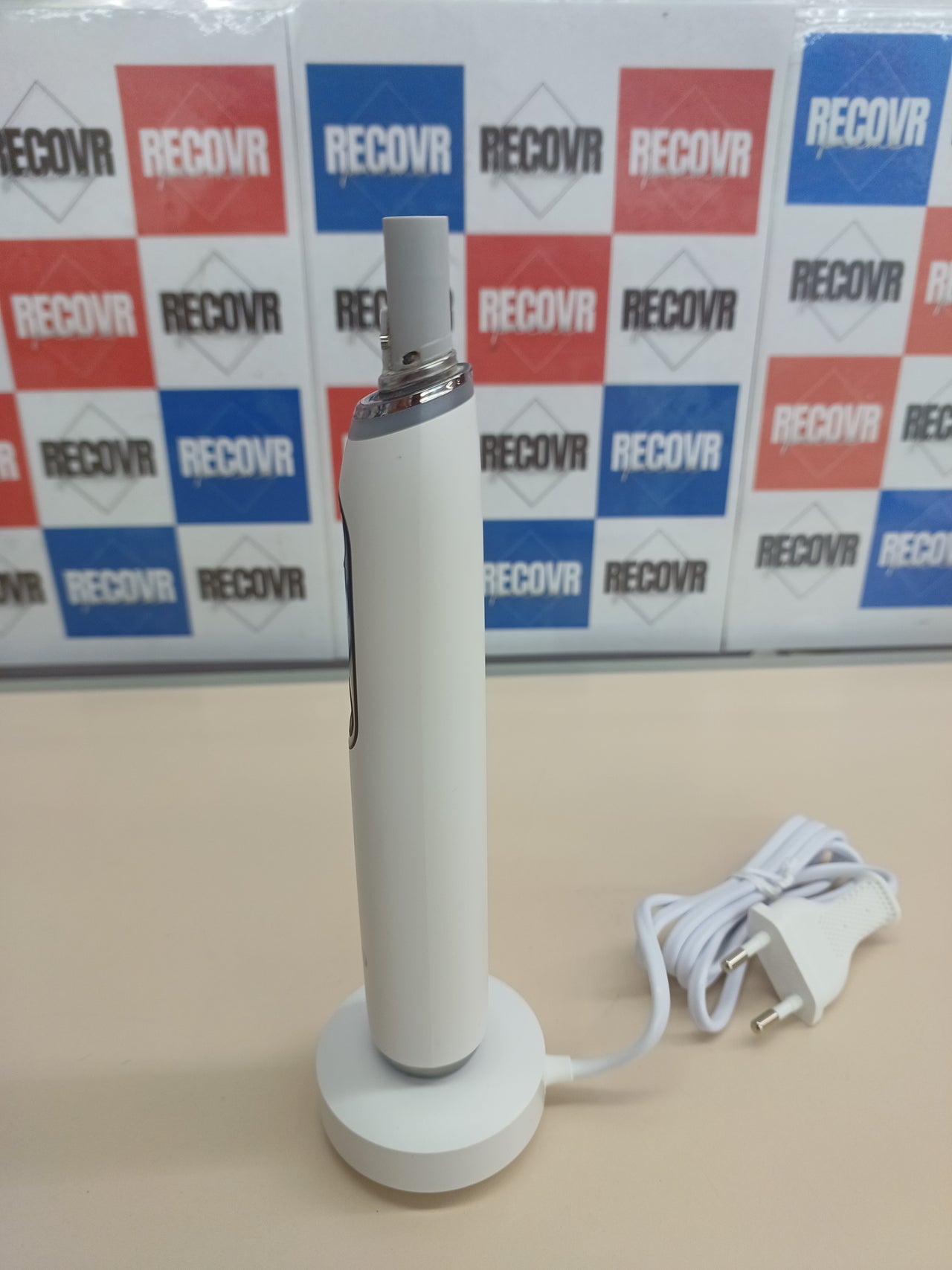 Cepillo eléctrico iO9 blanco recargable Oral-B